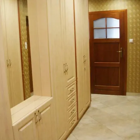 La Val, Lejlighed Wałbrzych